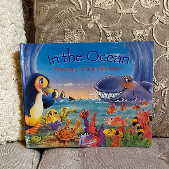 In the Ocean: Amazing 3-D Pop Adventure Book - Picture 1 of 1